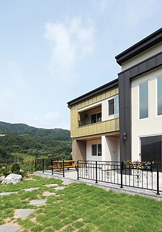 2-2.jpg?type=w323